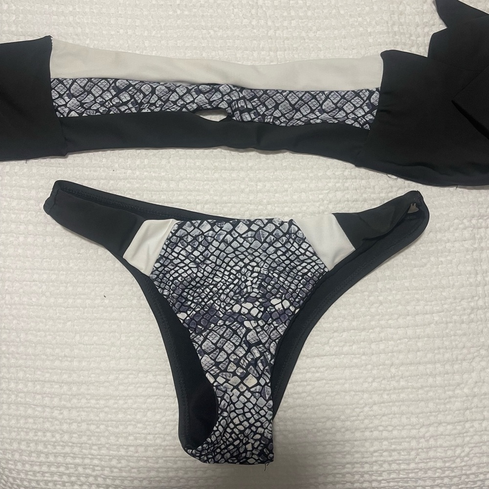 Strapless bikini size M top wore once bottoms never worn